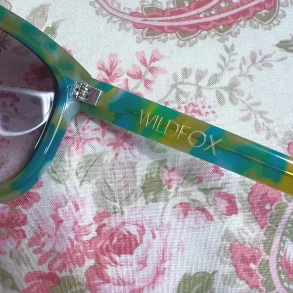 Wildfox Classic Fox Green and Blue Tortoiseshell Cateye Sunglasses Summer - Picture 5 of 7